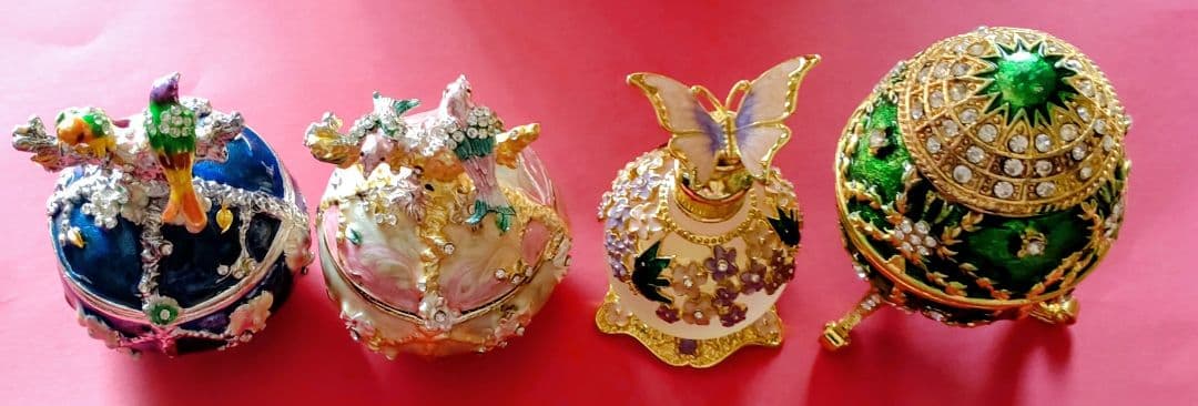 ショ一ケース入り装飾香水瓶、小物入れ