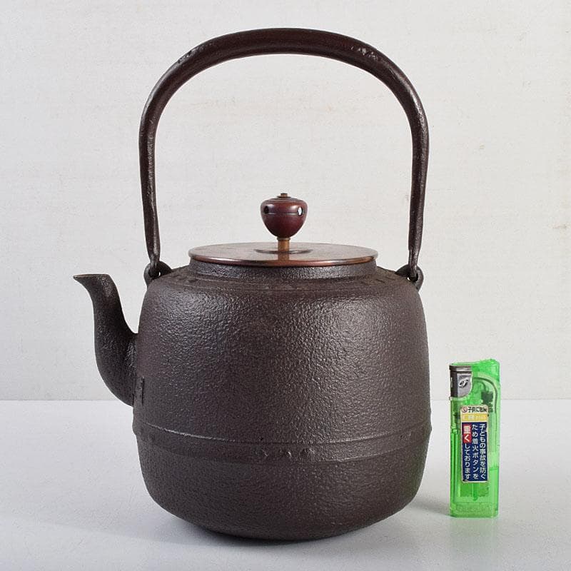釜師　菊地政光作　万代屋　斑紫銅蓋　鋲打文　鉄瓶　鉄釜　共箱　D　R9420B
