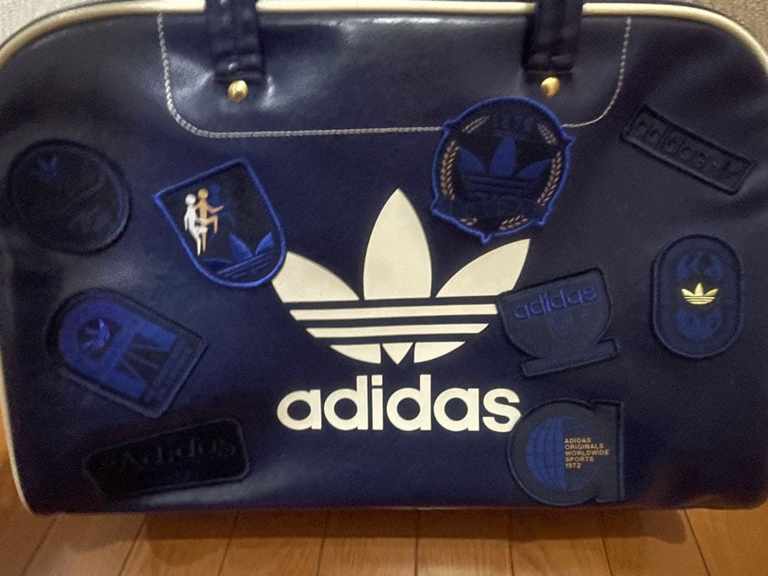 adidas originalsラージボーリングバッグ ブルー
