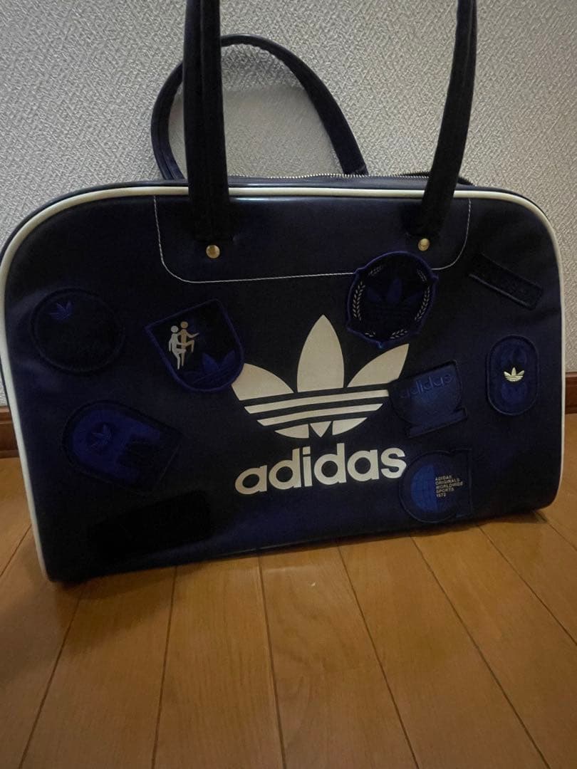 adidas originalsラージボーリングバッグ ブルー
