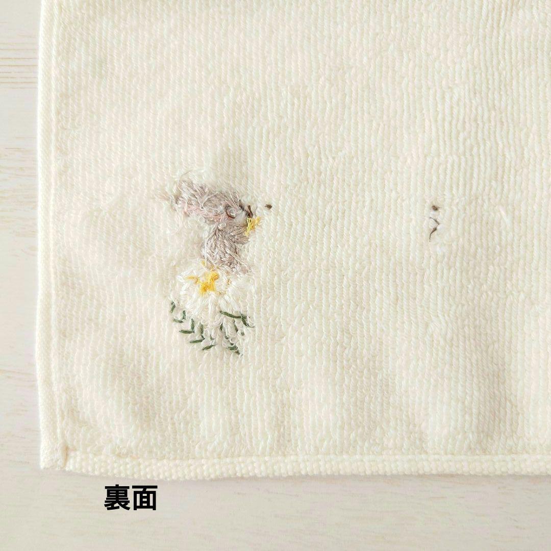 手刺繍入ちっちゃな タオルハンカチ【うさことカモミール】