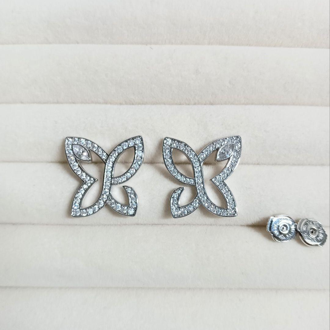 百合　リリークラスター　ホワイトゴールドカラー　ピアス