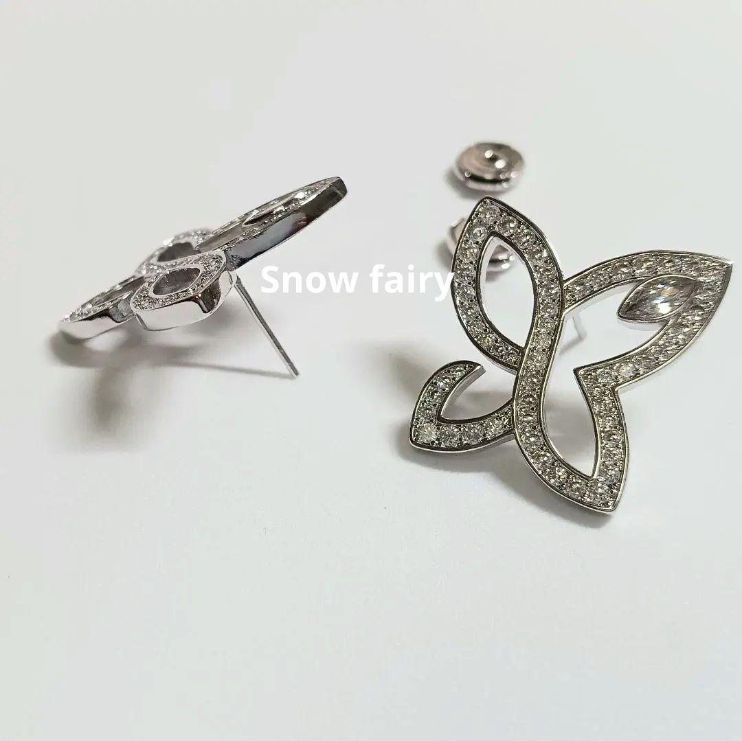 百合　リリークラスター　ホワイトゴールドカラー　ピアス