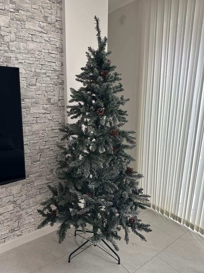 クリスマスツリー 180cm 松ぼっくり・LED・雪付き