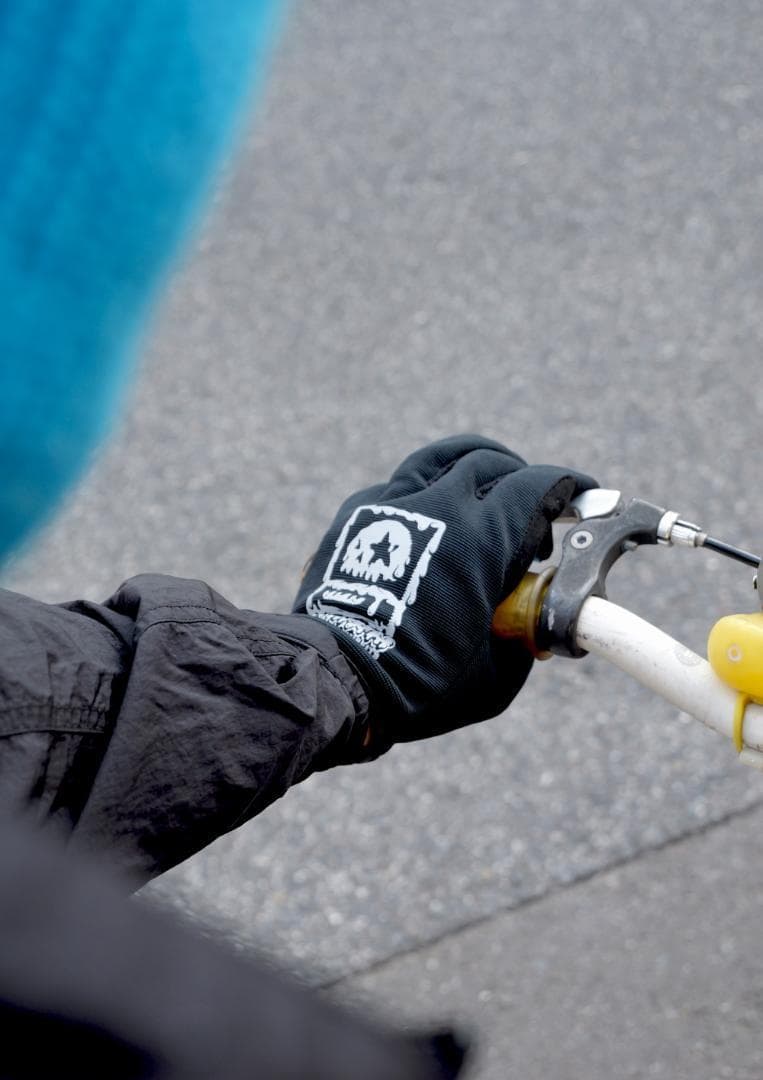 専用　新品　サンタクルーズ x MxMxM スクリーミングハンドグローブ　黒緑