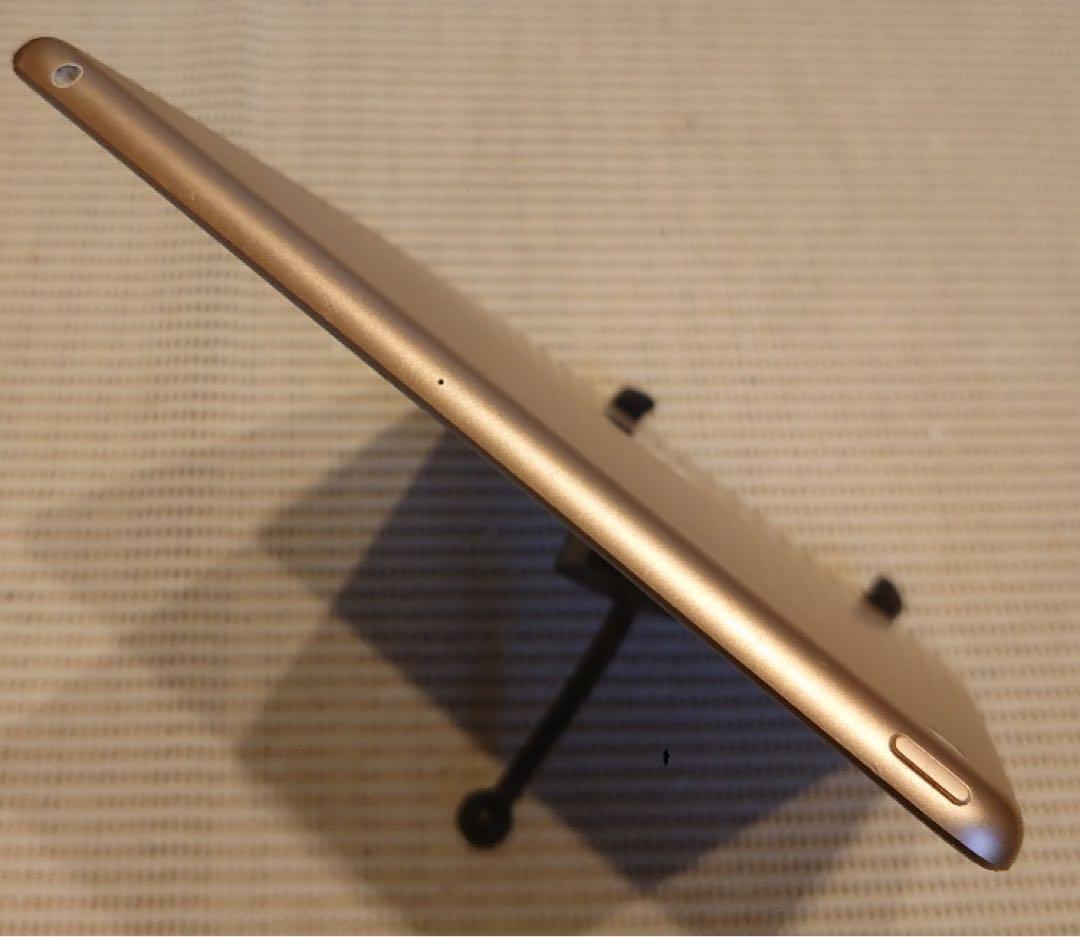 完動品iPad第8世代(A2270)本体128GBゴールド送料込TQ1GJ