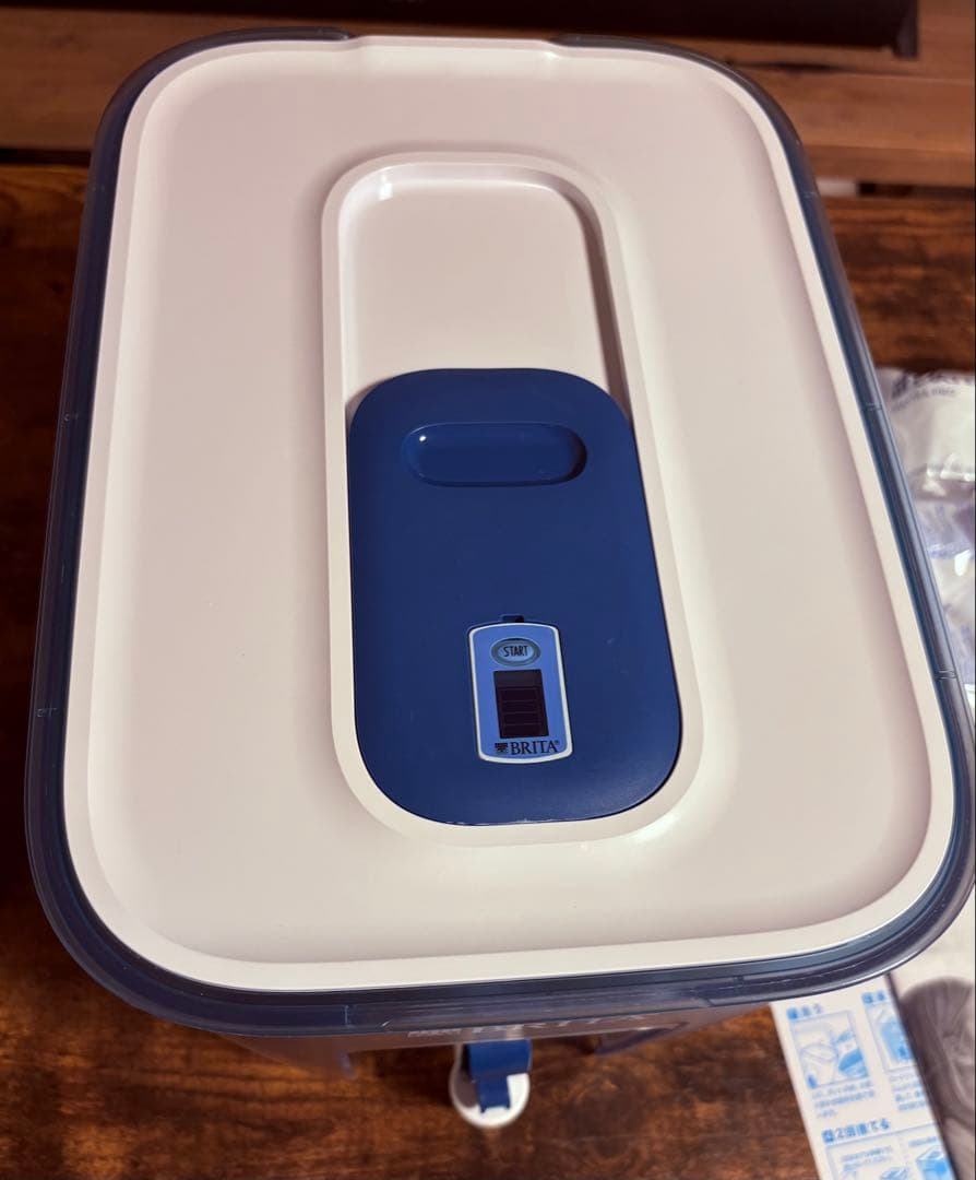 BRITA タンク型浄水器 フロー　カートリッジ6個付