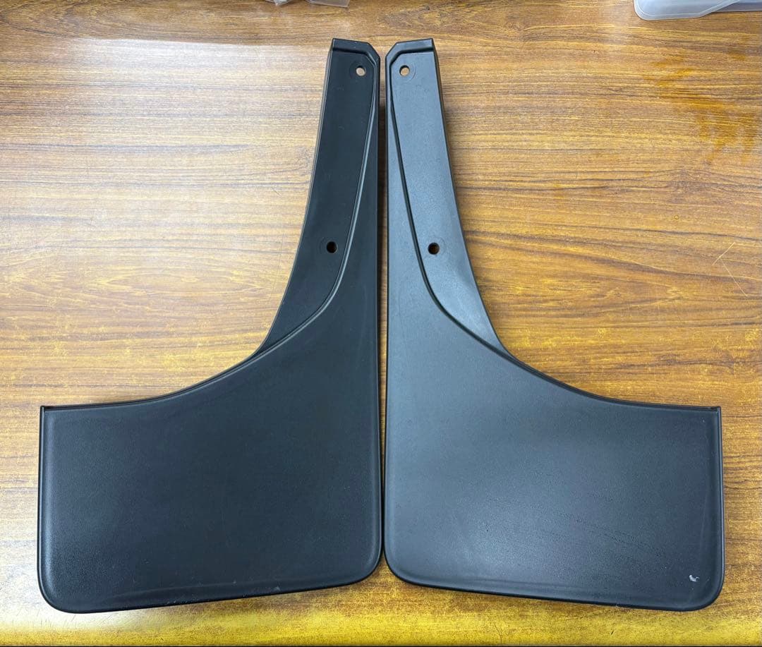 純正72201-78R00-BK1 ジムニーシエラ(JB74W) マッドフラップ