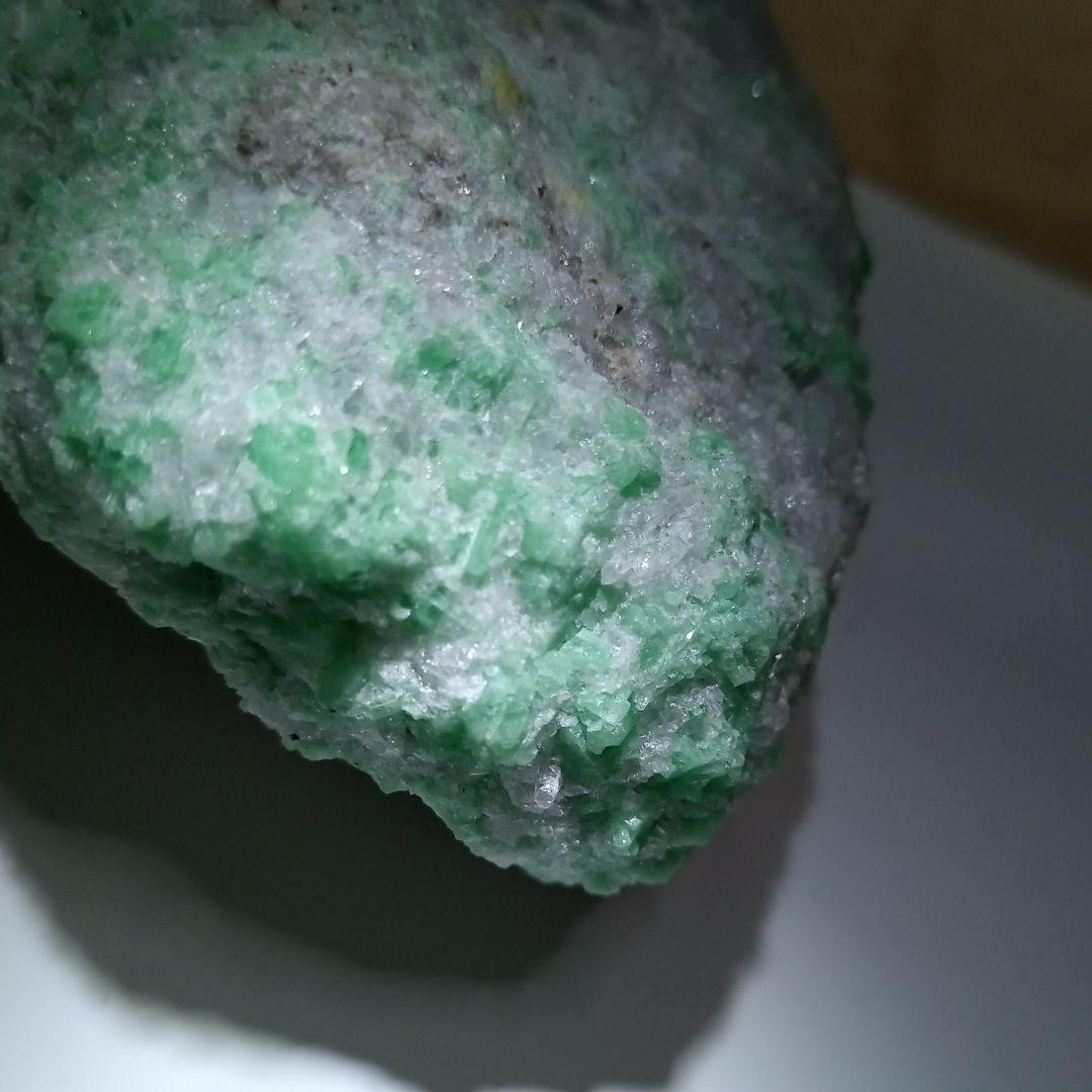 今だけエメラルド原石✨ずっしり470g　11 x 7.5cm　鉱物 標本サンプル