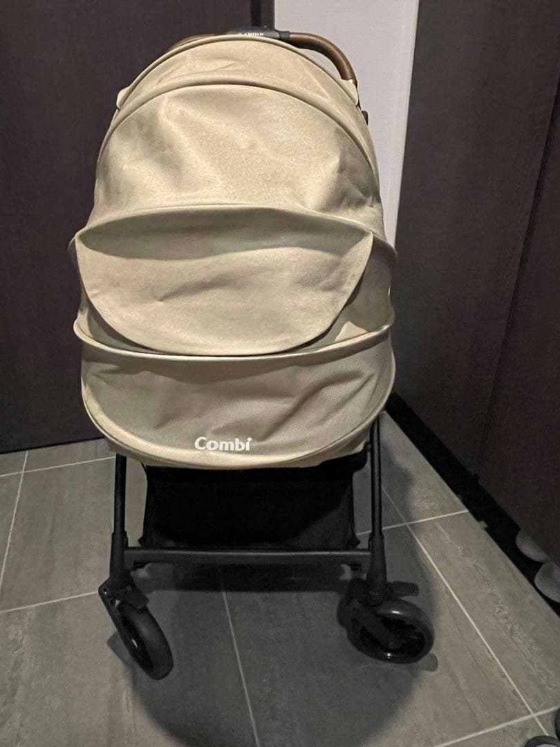 【超美品（使用４回）】コンビ ベビーカー　THE S Go エッグショック