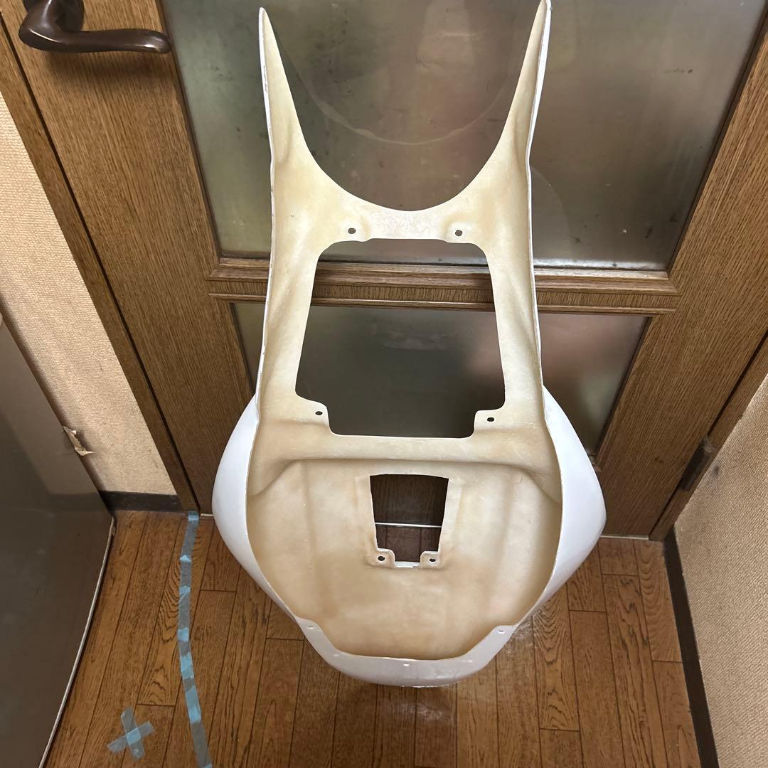 FRP製 NS-1 シートカウル 流線型デザイン 取り付け穴あり　ひび割れあり。