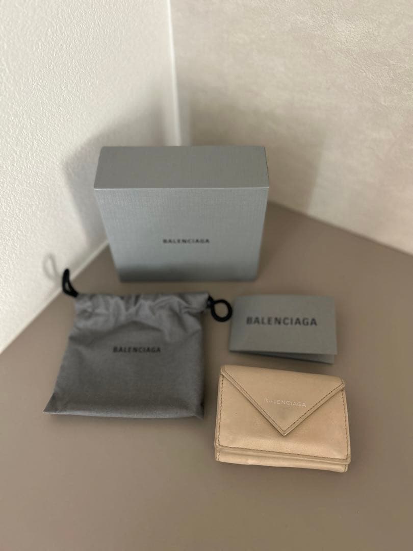 バレンシアガ　ペーパーミニウォレット　タピオカベージュ