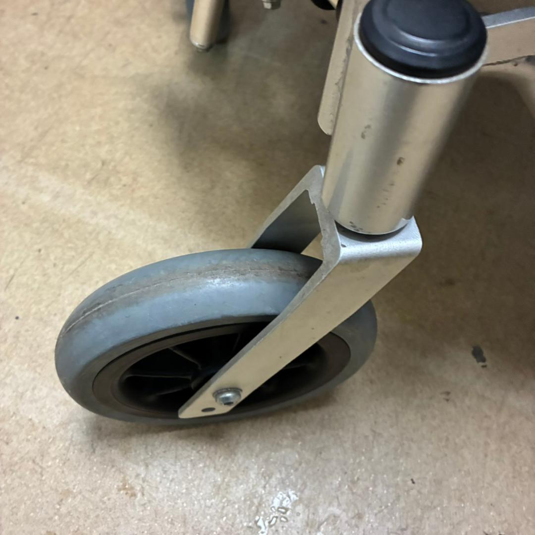 カワムラ　自走式車イス　KA822B-N3　厚クッション　　26158