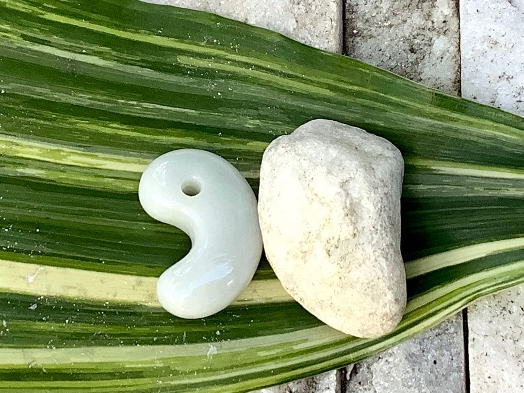 ✳極上品種のアイスジェイド氷　糸魚川翡翠勾玉　一生物の本物　お値段に自信　鑑別付