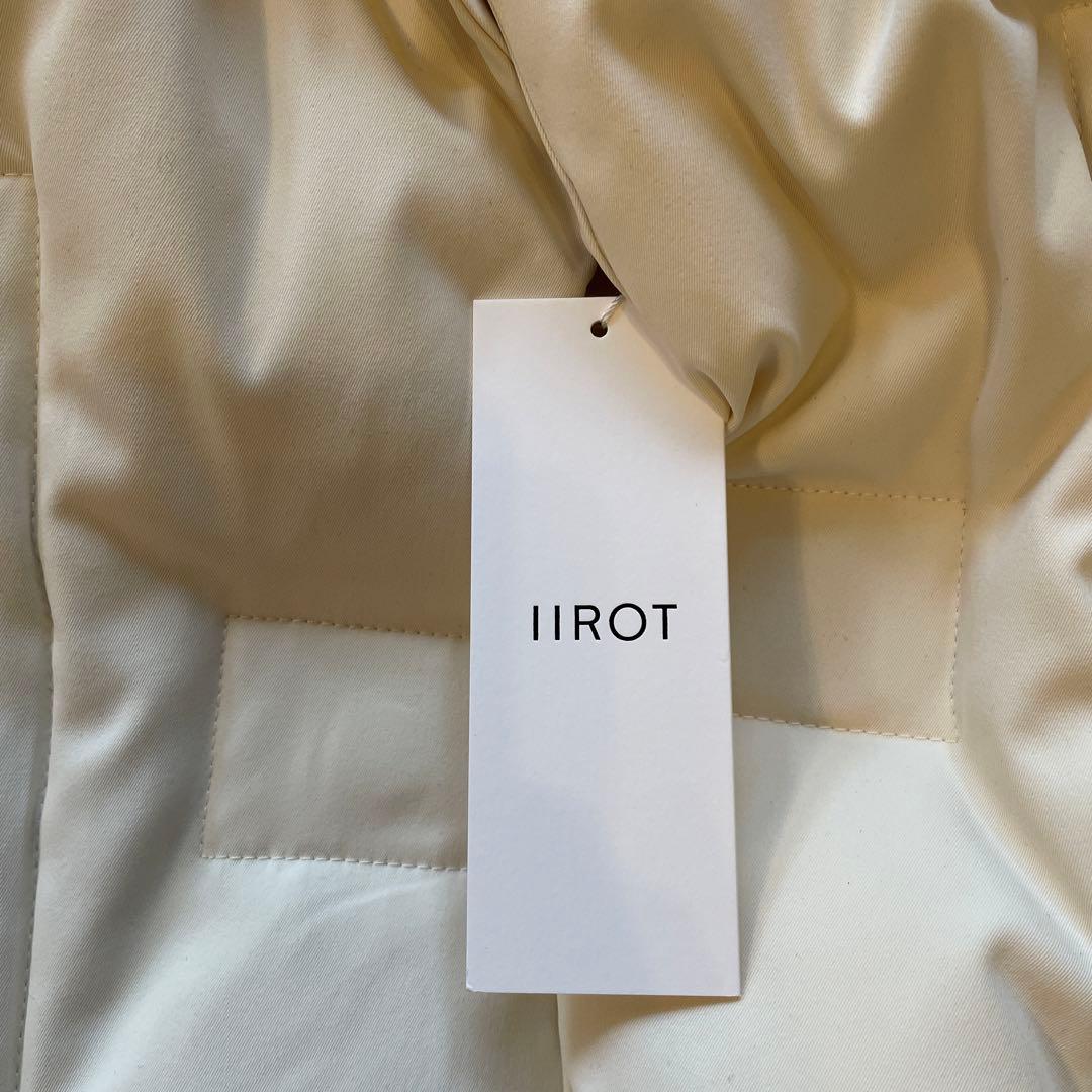 【タグ付】IIROT フード付きホワイトダウンベスト