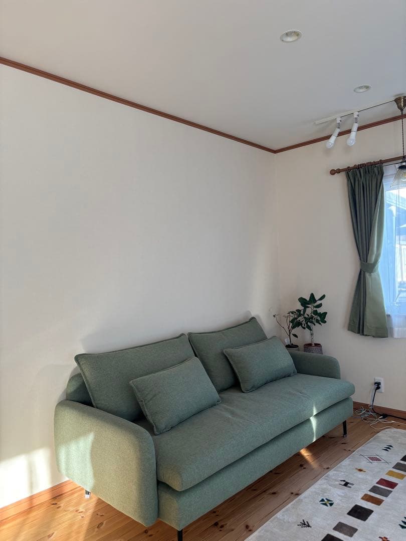 ニトリ 3人掛ソファ グリーン 北欧 アイアン脚 ファブリック座面の広い