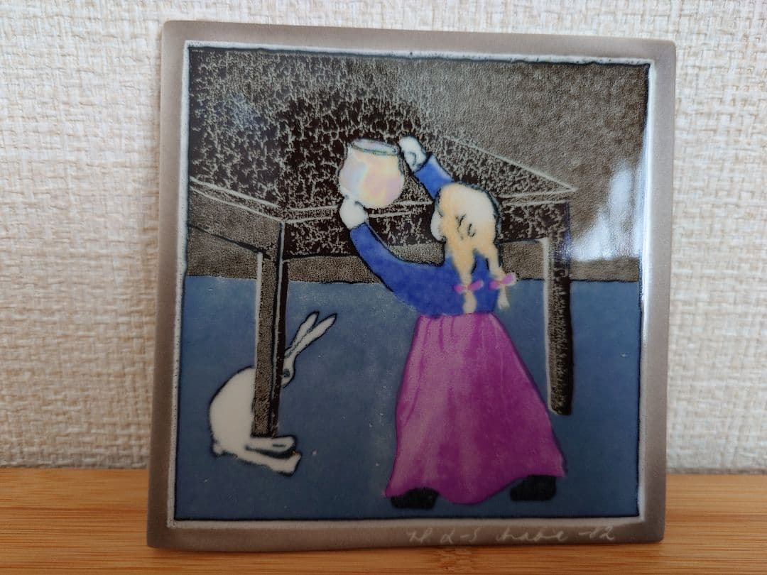 ARABIA ヘルヤ陶器製タイル 女の子とウサギ