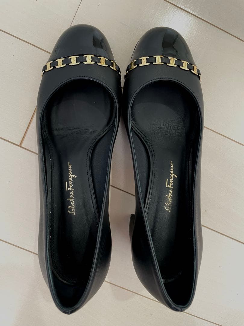 フェラガモ Avella パンプス ブラック ゴールド6.5D 新品未使用