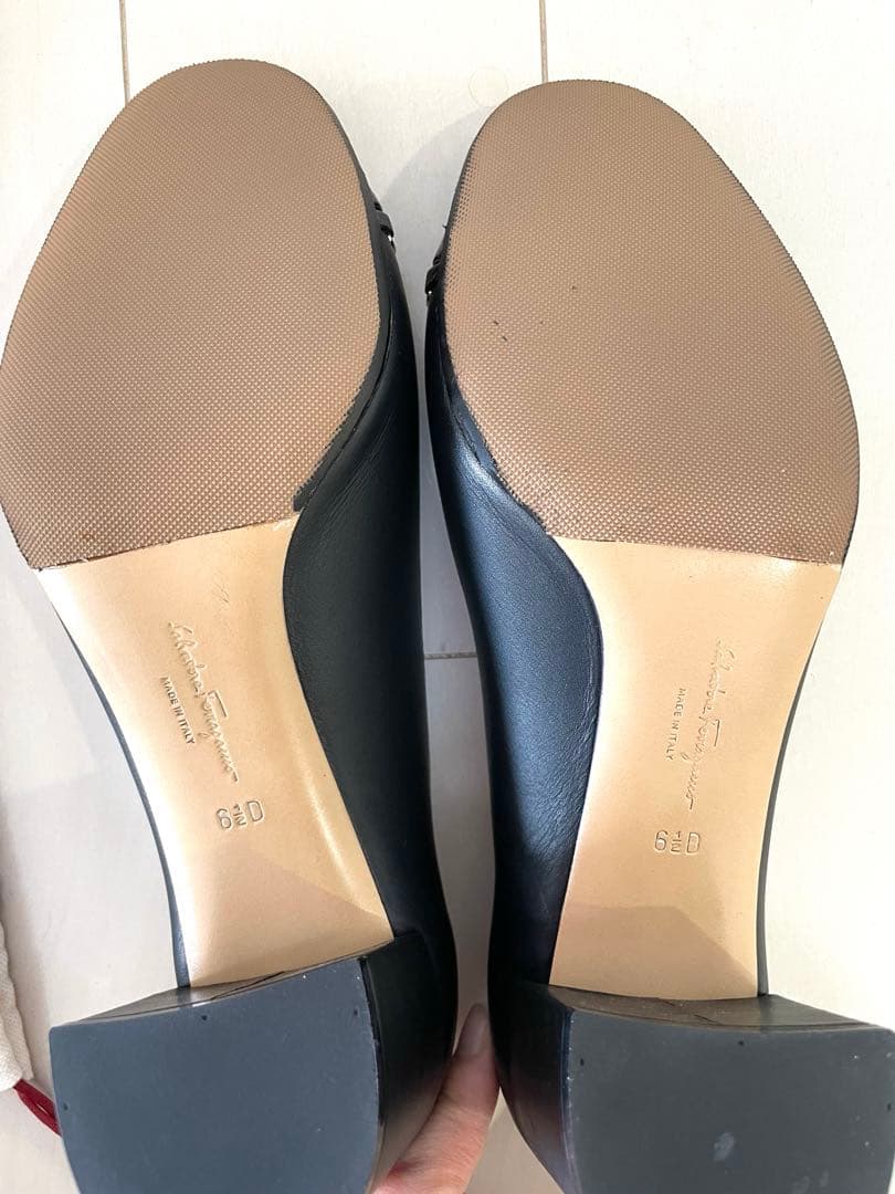 フェラガモ Avella パンプス ブラック ゴールド6.5D 新品未使用