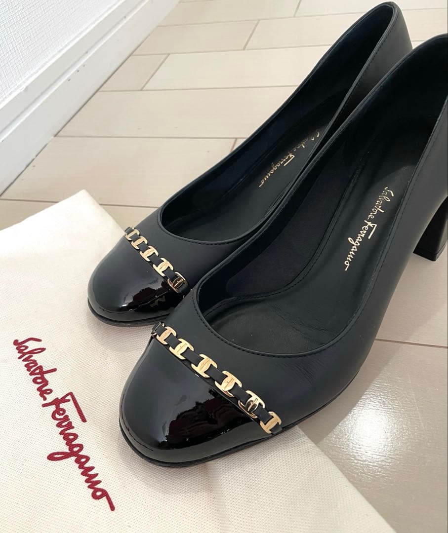 フェラガモ Avella パンプス ブラック ゴールド6.5D 新品未使用