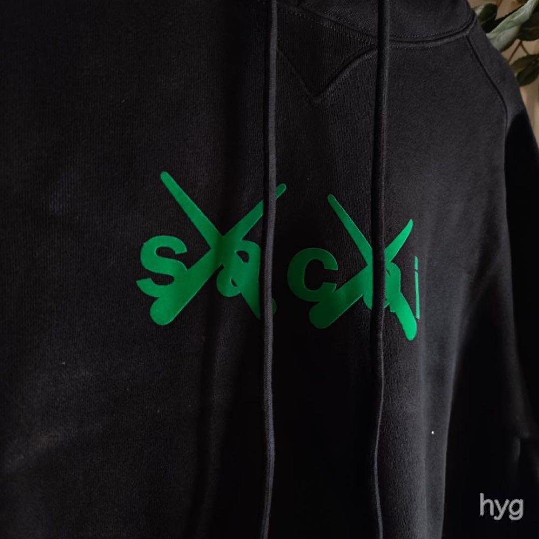 しんのすけ【新品未使用】Sacai × Kaws フーディー サイズ2