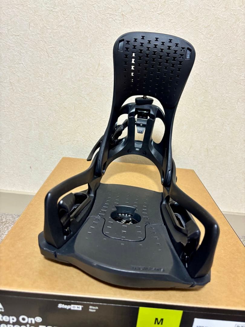 Burton Step On Genesis EST ビンディング M ブラック