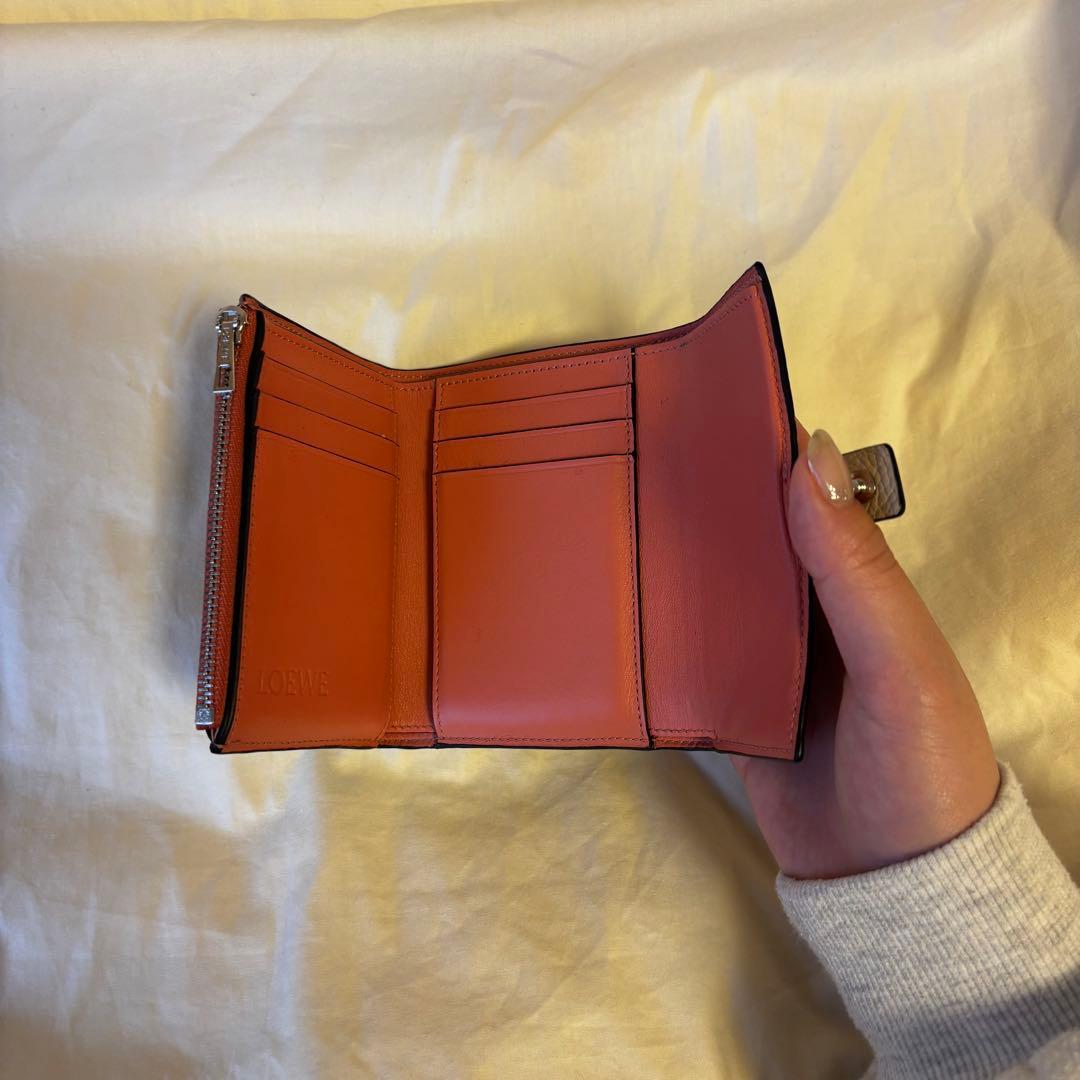 LOEWE バーティカル ウォレット スモール（ソフトグレインカーフ）