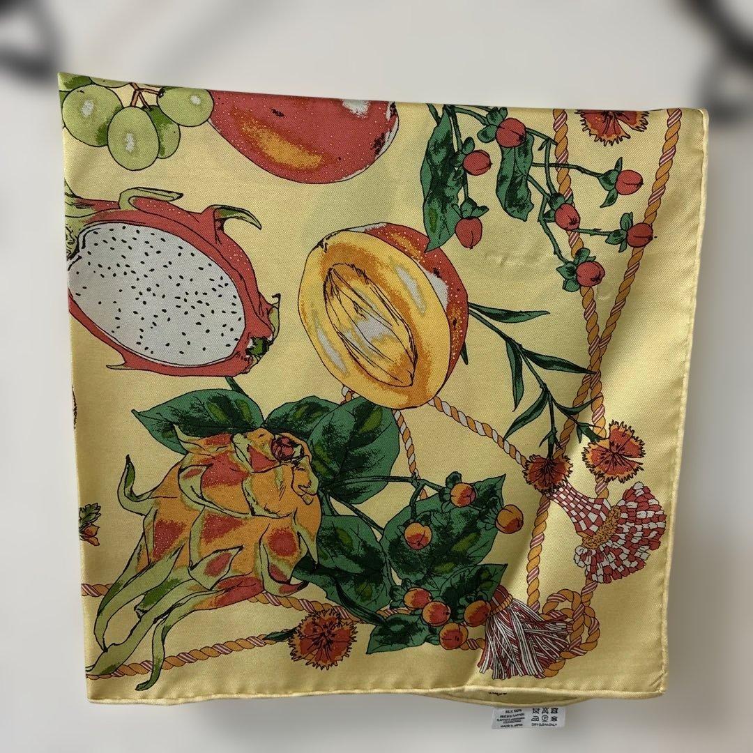 manipuri ＜シルクスカーフ65＞ フルーツバスケット　ベージュ