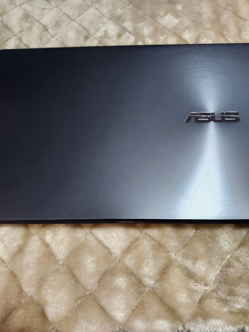 【売り切り】ASUS ZenBook 14インチ UM425IA 外装傷なし