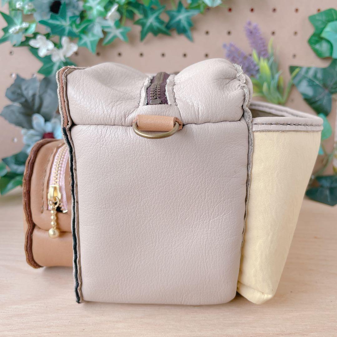 四角い豚のミニバッグ　本革　手縫い　ジト目