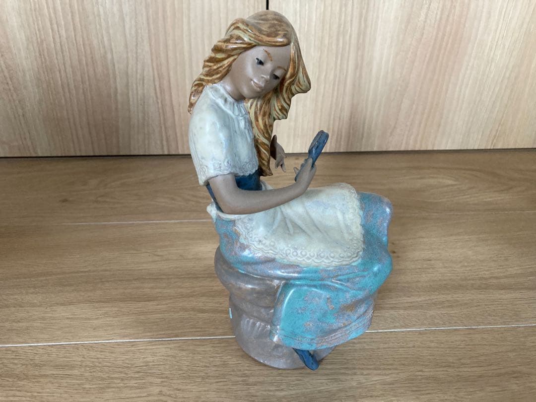 リヤドロ 陶器製少女像 青色と白色