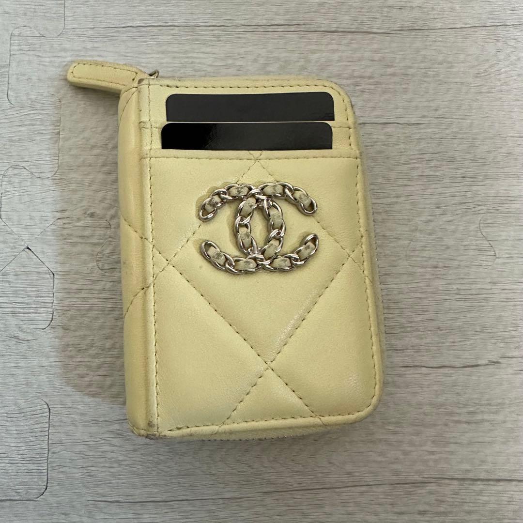 CHANELマトラッセ 19 ココ マーク ジップ  カード ケース 財布