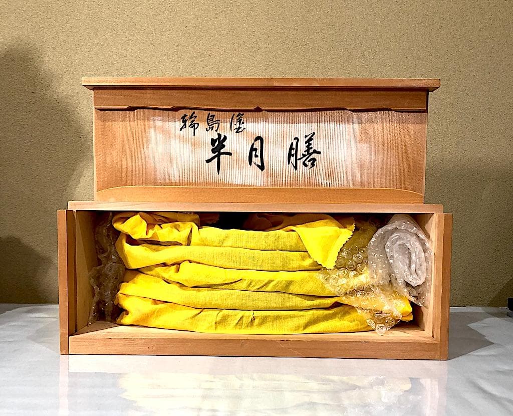 輪島塗　半月膳　五客　共箱。