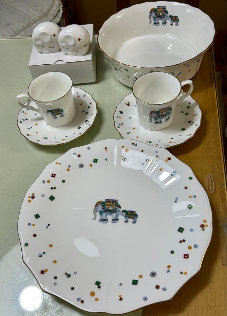 ナルミ　幸せを呼ぶ象　ボウル　大皿　ペア　カップ&ソーサー　ソルト&ペッパー