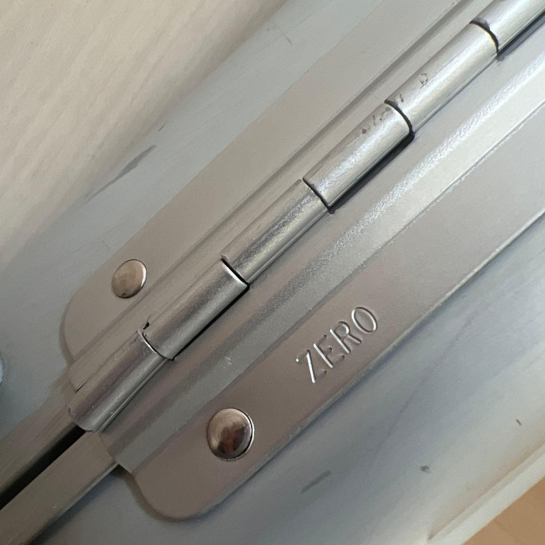 【￼大人気】ゼロハリバートン シルバーアタッシュケース 約28cm✖️約41cm