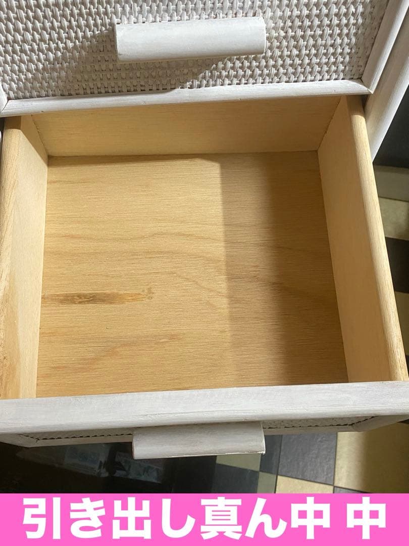 希少 デザイン♦️飾り棚付き コンパクト 収納♦️便利な３段引き出し♦️ホワイトラタン