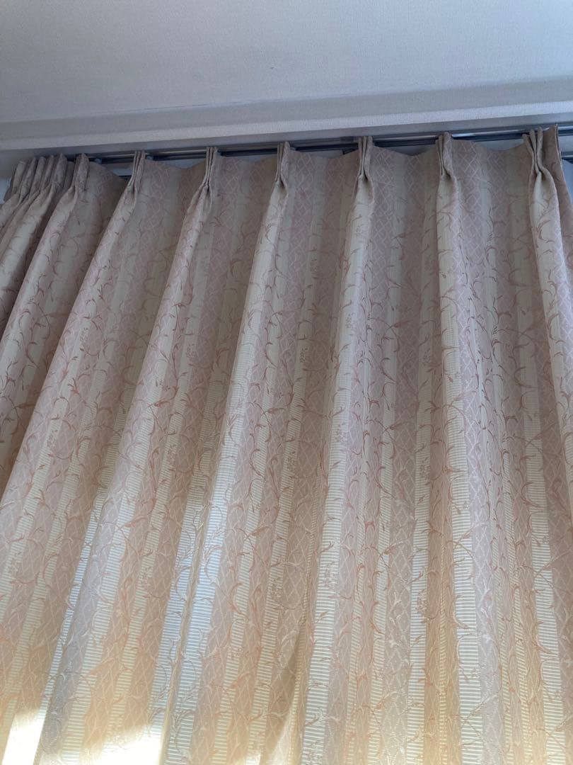 川島織物ベージュ 、ピンク花柄 オーダードレープカーテ2枚　定価10万円