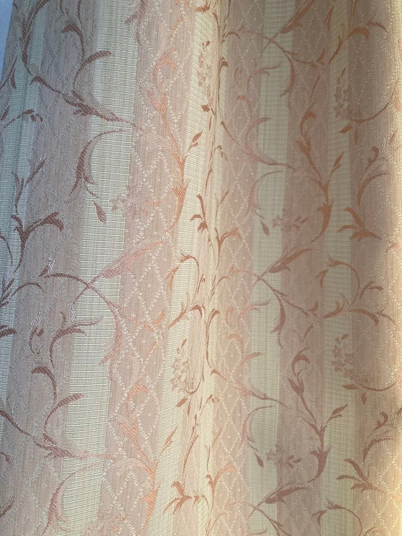 川島織物ベージュ 、ピンク花柄 オーダードレープカーテ2枚　定価10万円