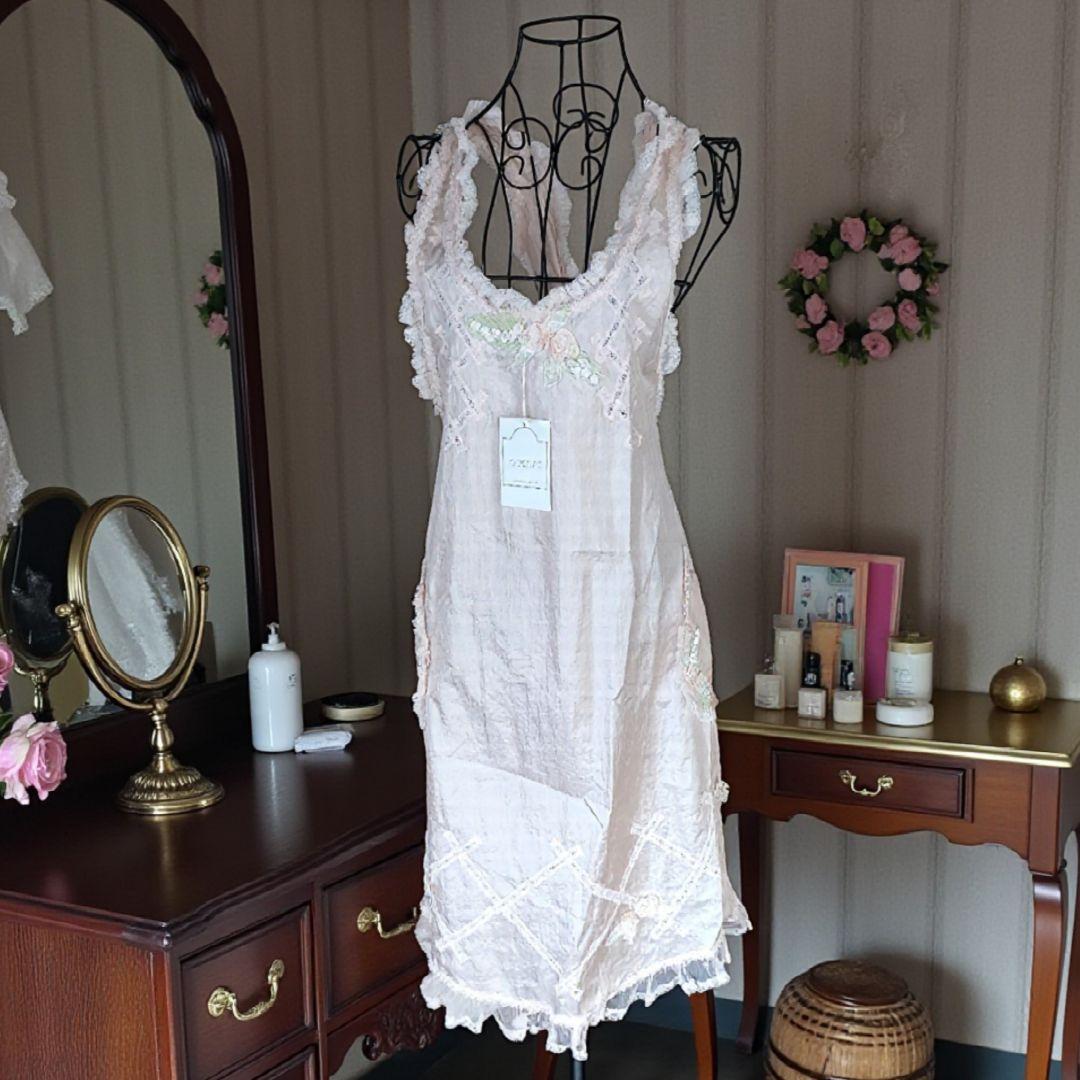 【新品未使用】ヒスクローネ さえら 花の刺繍のエプロン