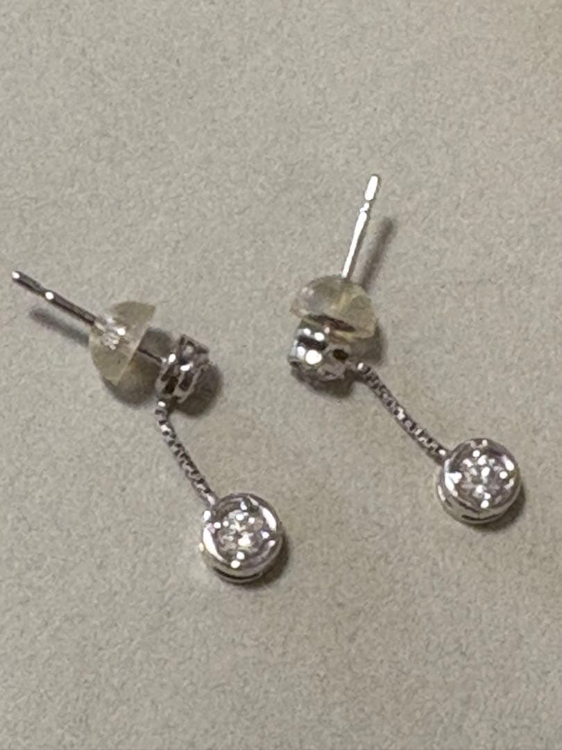 k18WGダングルピアス ダイヤモンド付き
