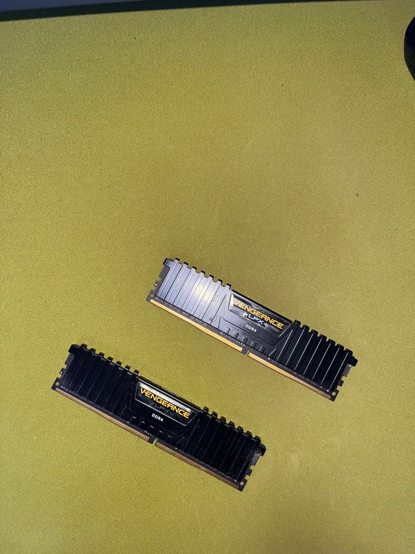 CorsairDDR4 2666 32GB（16GB×2）メモリ