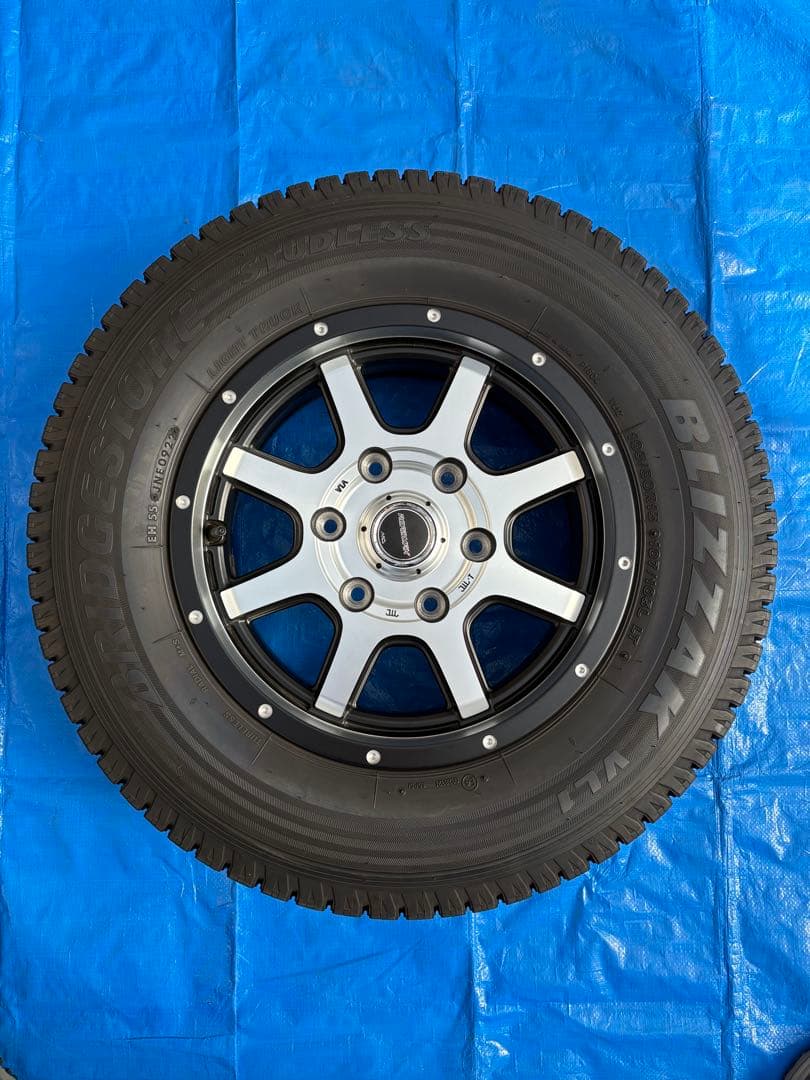ハイエースブリヂストン BLIZZAK 15インチ スタッドレスホイールセット