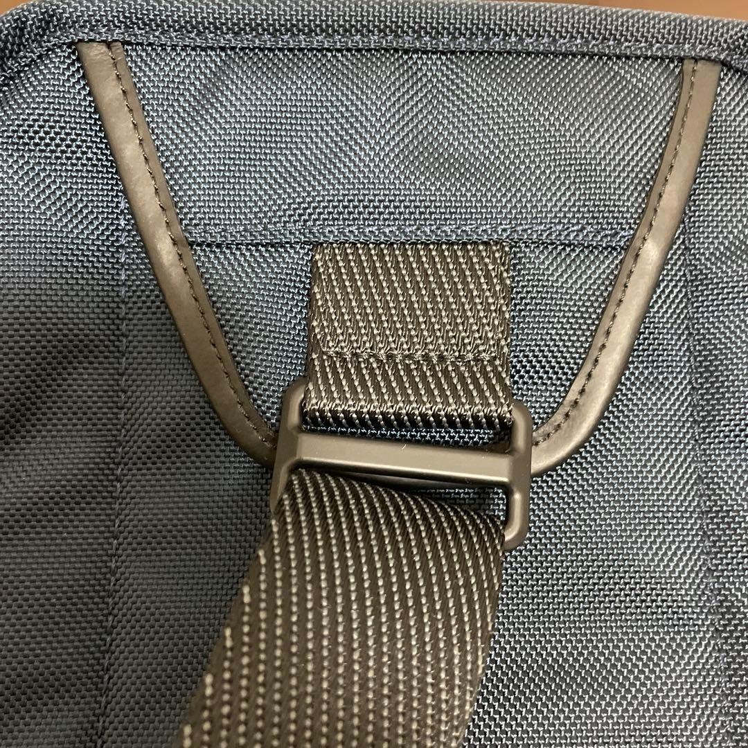 TUMI ☆ボディバッグ　ネイビー