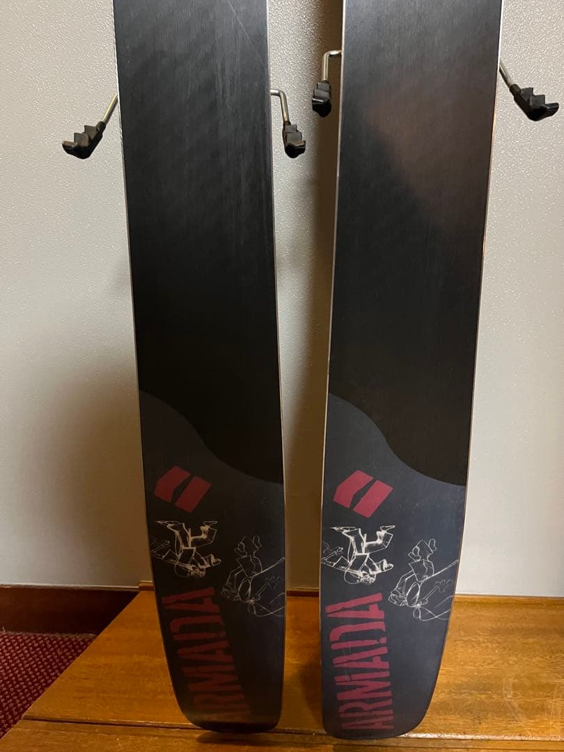 スキー板　Armada JJ 175cm