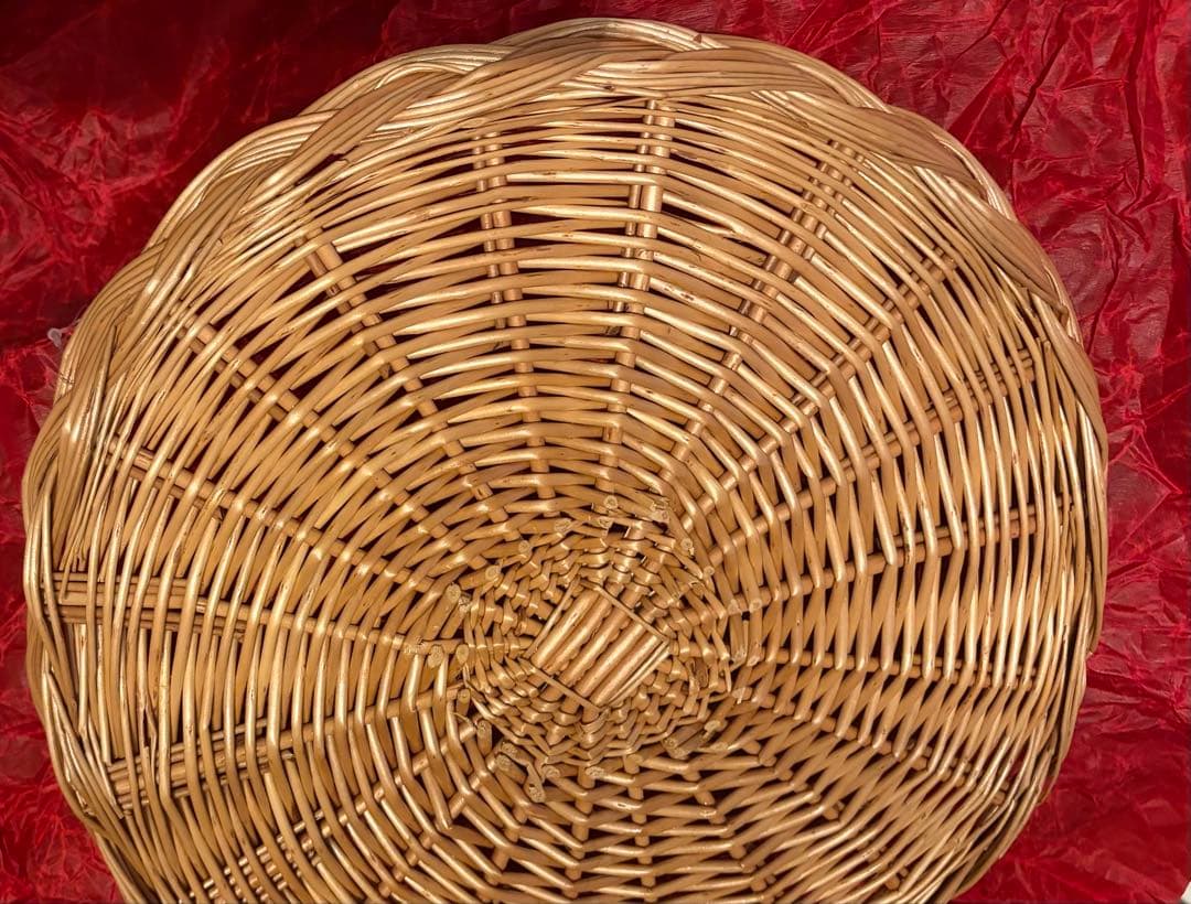 パリの雑貨　ビンテージ　大きな手編みのトレー　ブロカント　吊り下げ可能　平ラタン