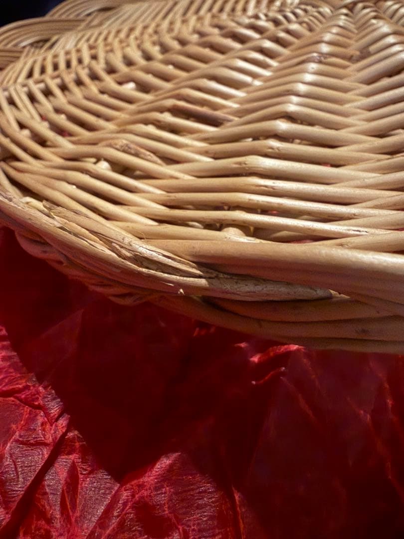 パリの雑貨　ビンテージ　大きな手編みのトレー　ブロカント　吊り下げ可能　平ラタン