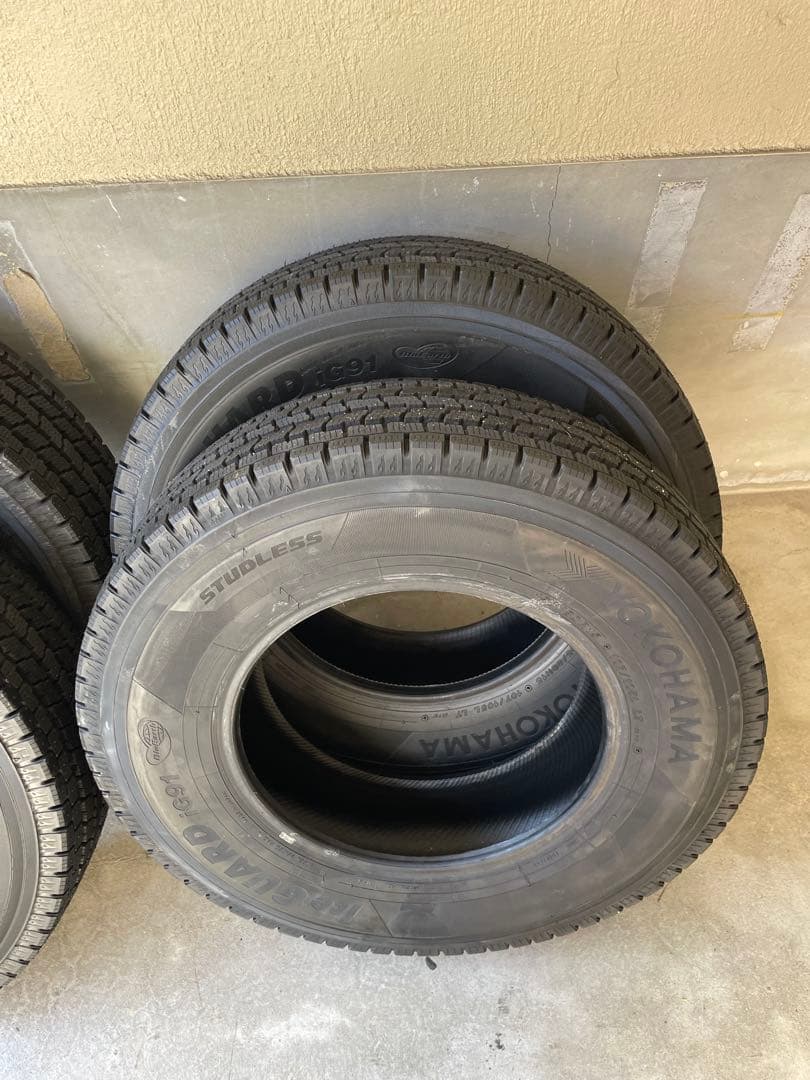 YOKOHAMA ice GUARD 15インチ スタッドレス4本ハイエースなど