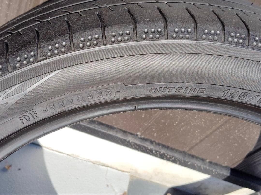 プリウス純正タイヤ 19インチタイヤ 195/50R19 ヨコハマ 夏タイヤ2本