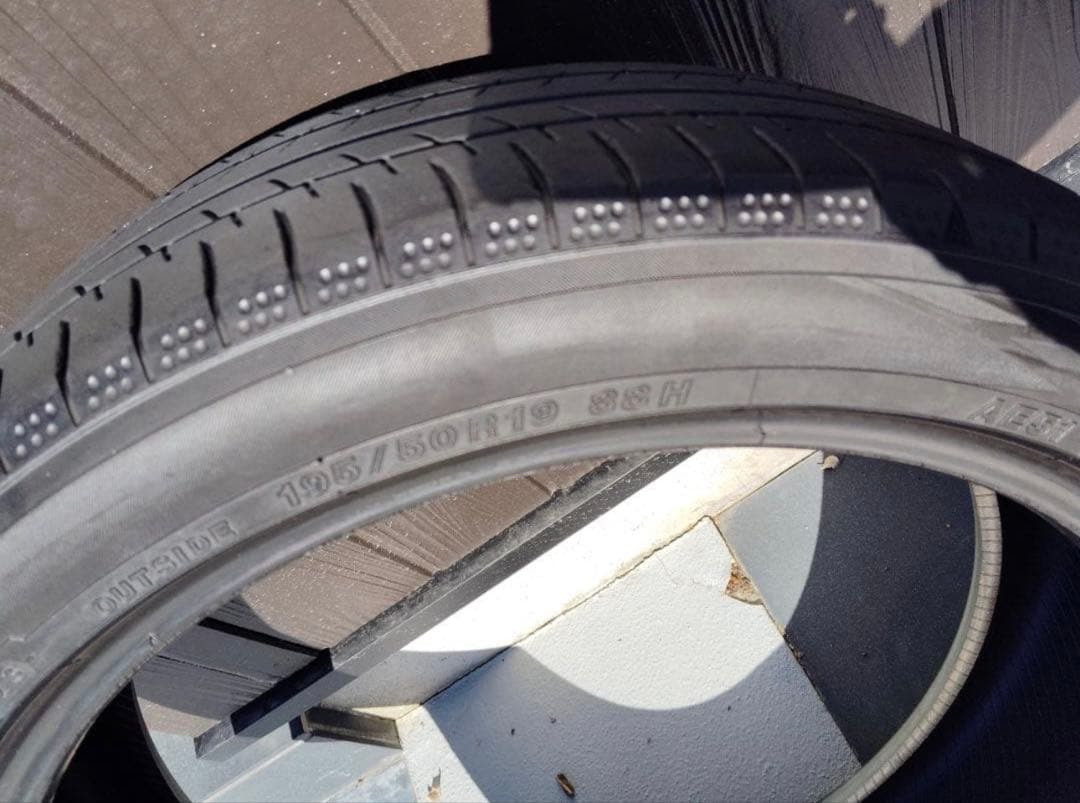 プリウス純正タイヤ 19インチタイヤ 195/50R19 ヨコハマ 夏タイヤ2本