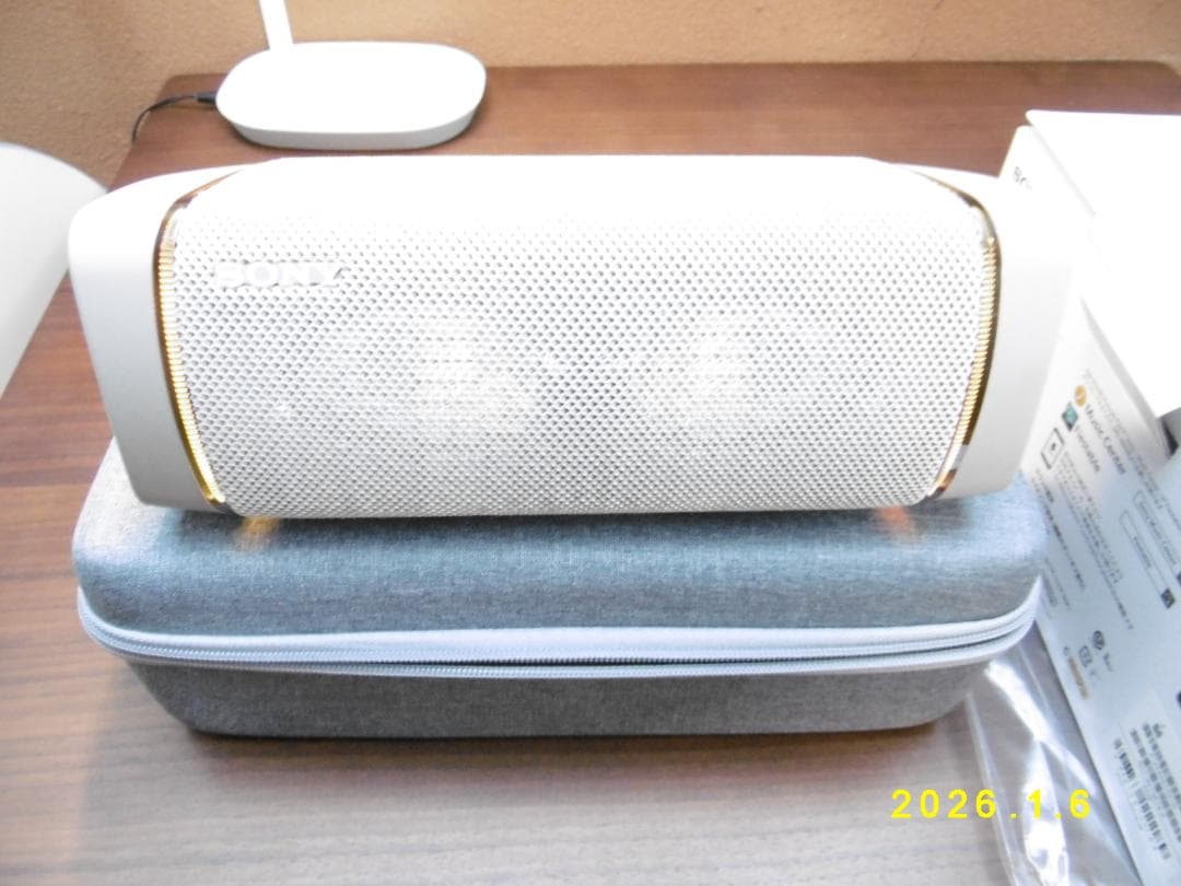 SONY SRS-XB33 ベージュ　美品　ケース付き①